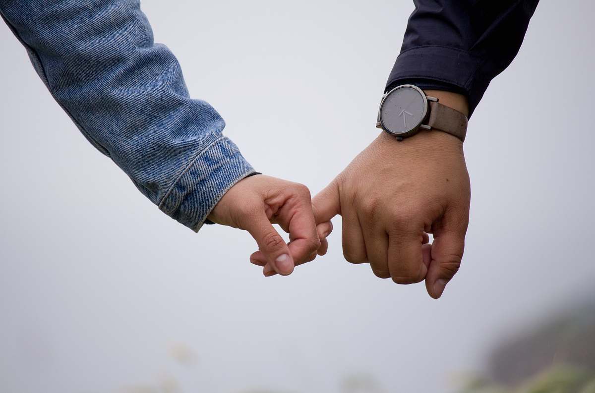 holding hands man and woman holding hands together los angeles